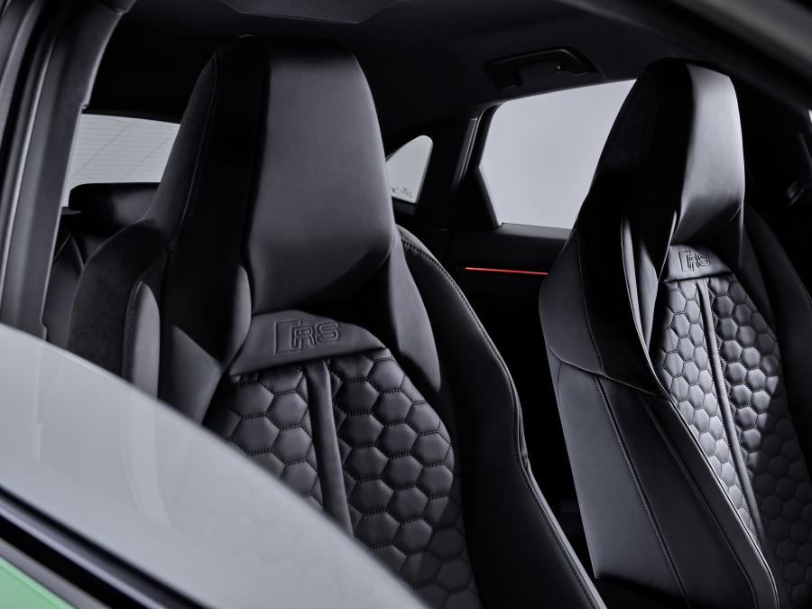 Интерьер Audi RS Q3 Sportback 2019 года  (WW) (фото 15 из 71)